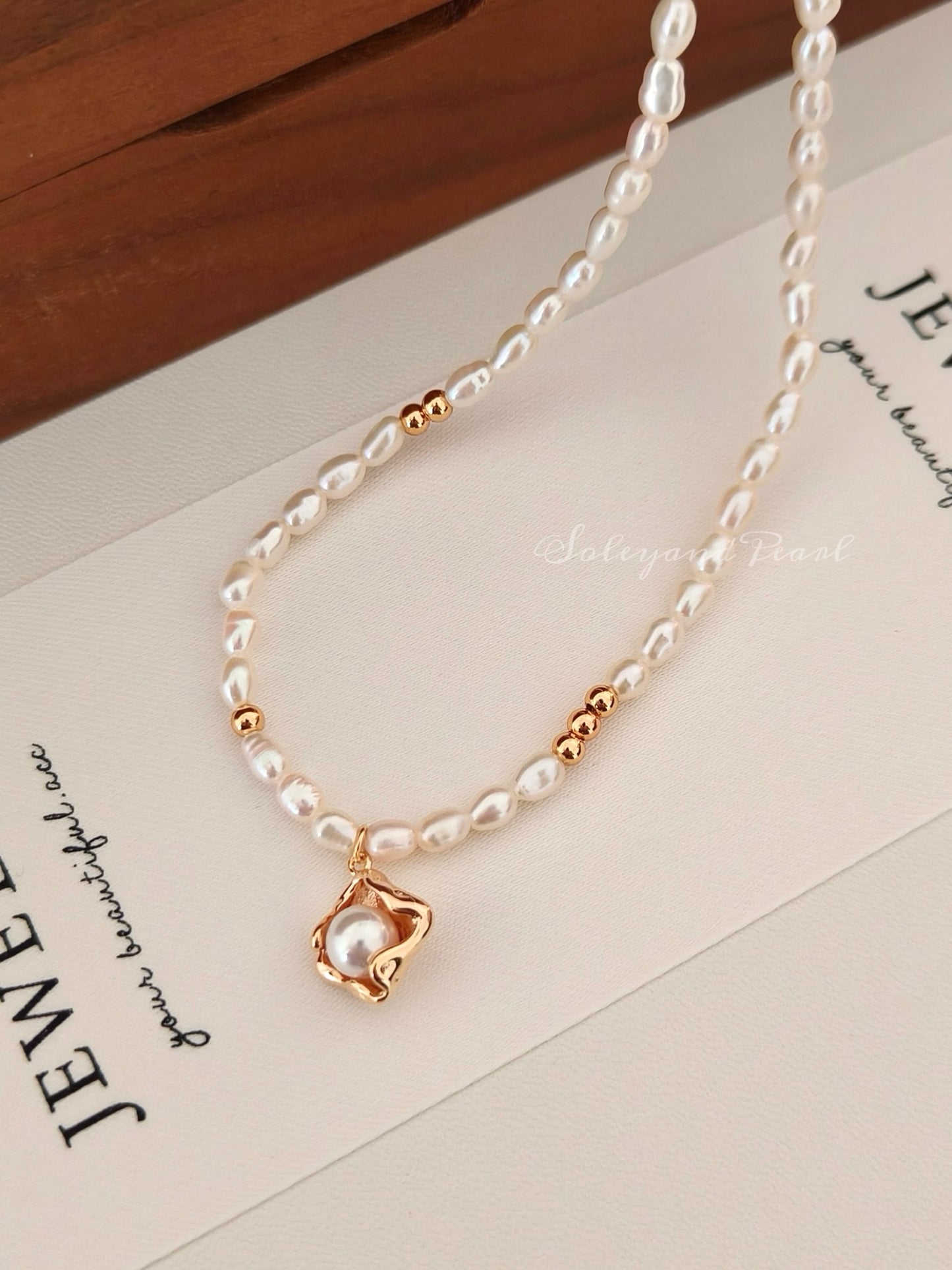 Flower Bud Pearl Necklace