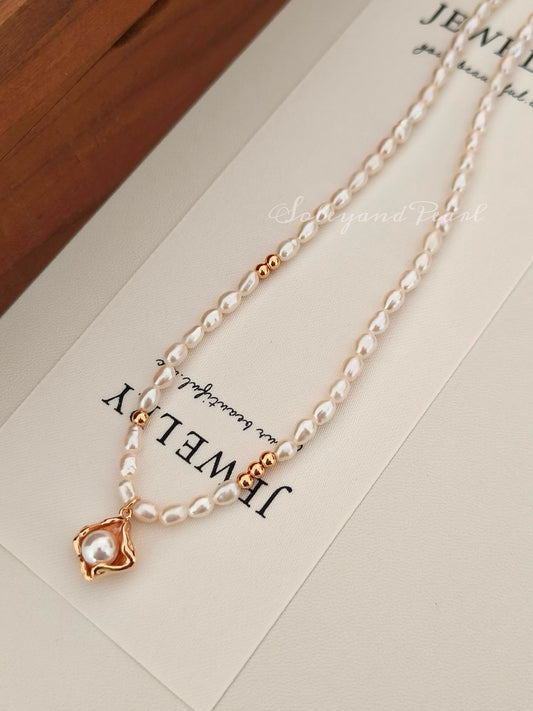 Flower Bud Pearl Necklace