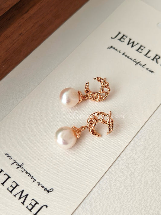 Moon Pearl Earrings